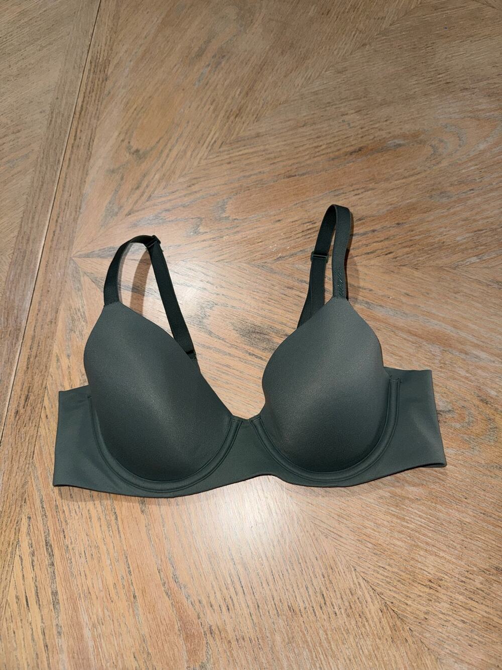 SMOOTHEZ Full Coverage Lightly Lined Bra sage green size 34B